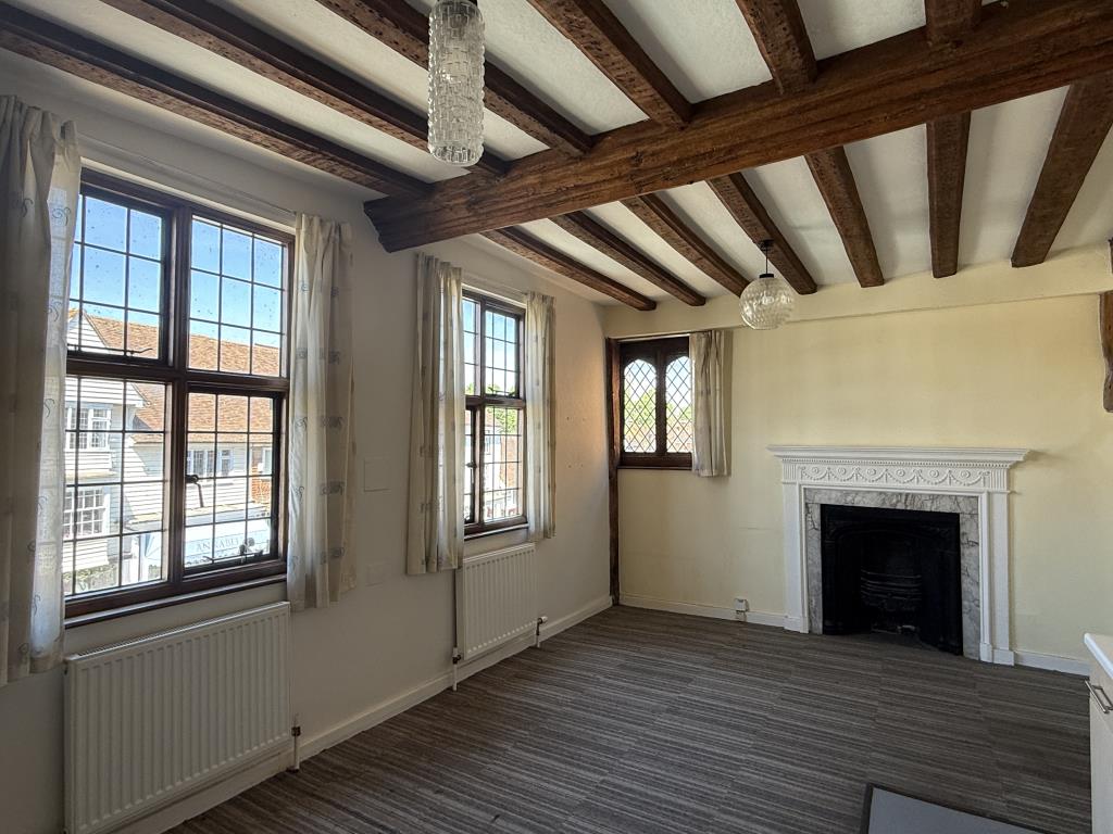 Lot: 22 - SUBSTANTIAL FREEHOLD COMMERCIAL AND RESIDENTIAL PREMISES ON 0.45 ACRES - PART LET WITH FUTURE CONVERSION POTENTIAL - First Floor Room